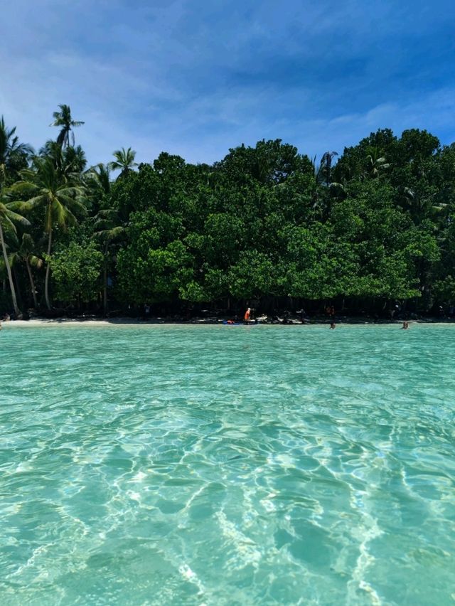 Two Islands, One Dream: El Nido vs. Boracay