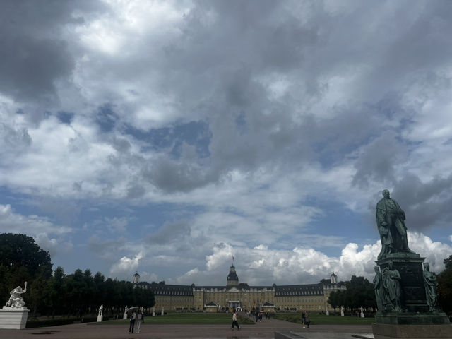 卡爾斯魯厄宮——巴洛克花園裡的時間旅行