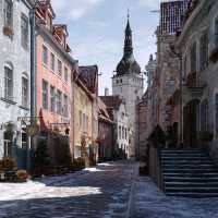 Fairytale Streets of Tallinn: Where Time Stands Still 🕰️✨
