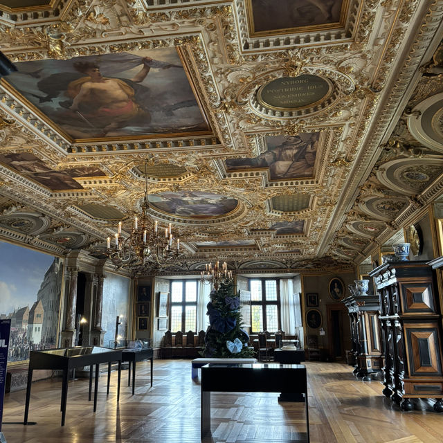 湖に浮かぶような宮殿、フレデリクスボー城 湖に浮かぶような宮殿、フレデリクスボー城