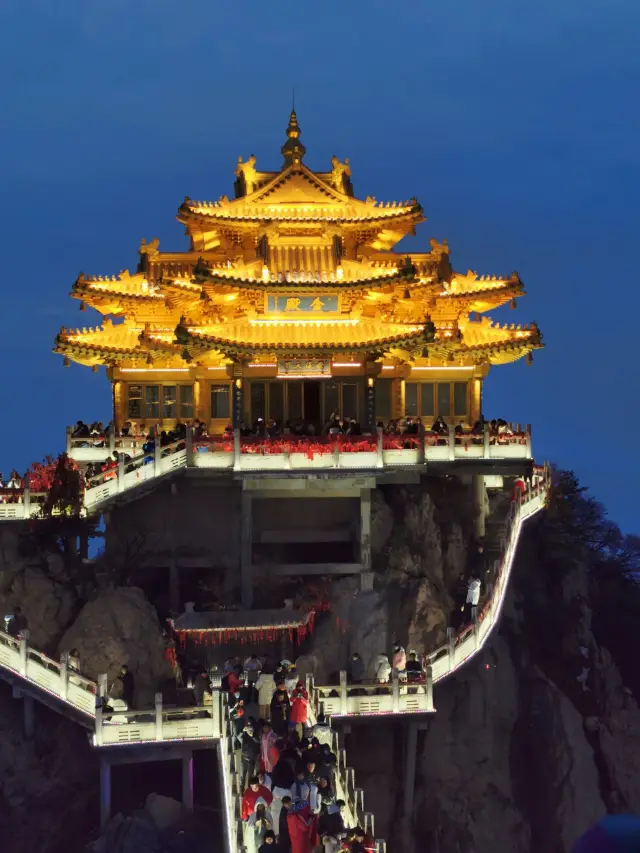 중국 산맥 중 역사상 유일하게 '천하명산'으로 황제에게 봉해진 산