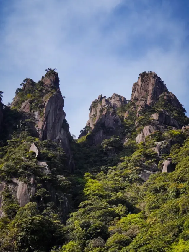 Experience a high-end mountain tour at the 'budget version of Huangshan'