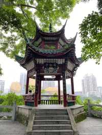 這個公園人少又好逛，可沖我可以待一天