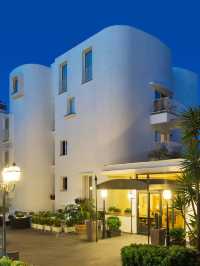 🌟🏖️ Ischia's Luxe Stay: Beachfront Bliss & Thermal Spa 🌟🏖️