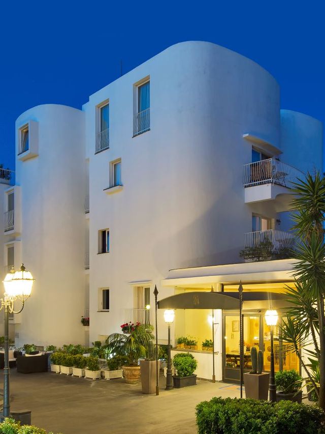 🌟🏖️ Ischia's Luxe Stay: Beachfront Bliss & Thermal Spa 🌟🏖️