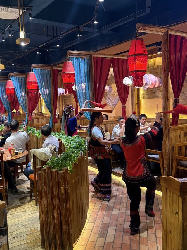 到昆明了！下機第一頓直奔這裡！。