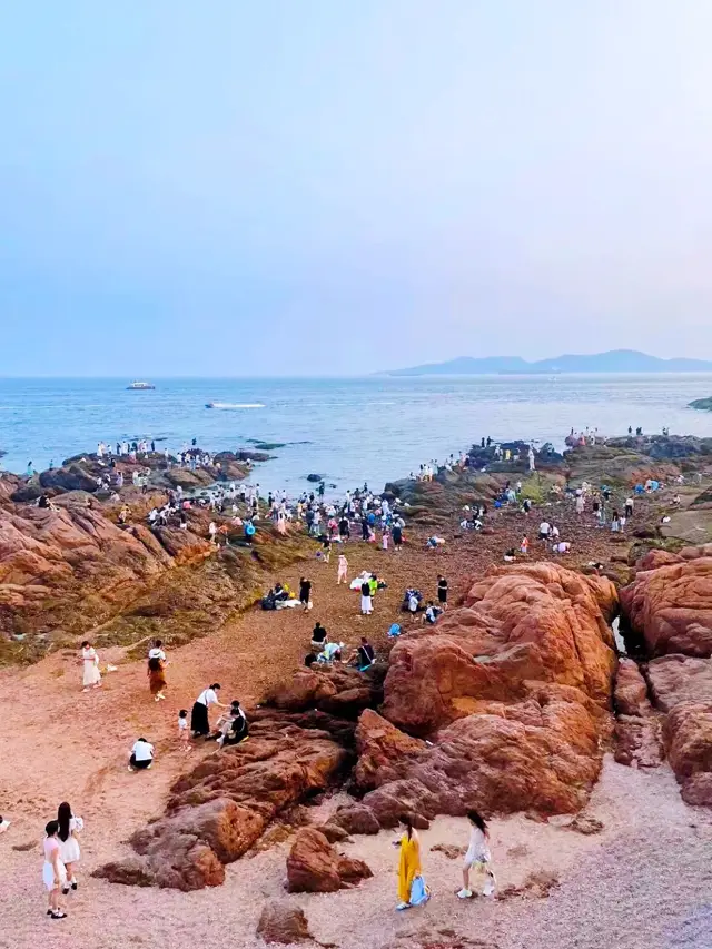 Qingdao's most unique seaside park: Lu Xun Park. 
