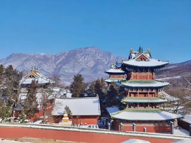 Shaolin Temple in Winter: A Snowy Wonderland ❄️🏯
