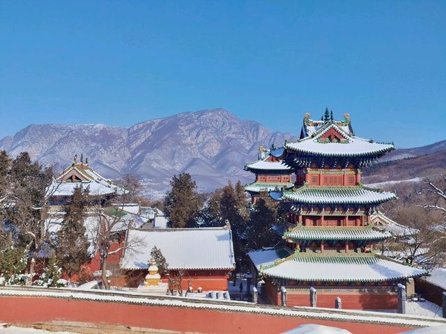 Shaolin Temple in Winter: A Snowy Wonderland ❄️🏯