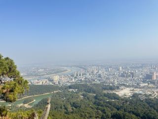 Every Monday, we go to Xishan Mountain in Guiping to pray for blessings for the coming year. 