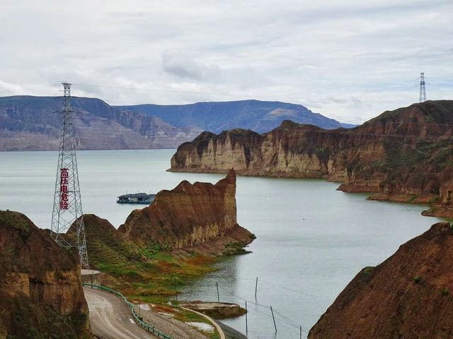 穿越廣袤西北大地 遊走無垠畫卷之中
