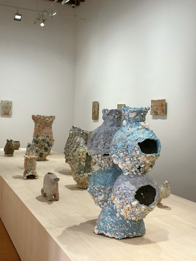 時間的褶皺裡 藏著大地的呼吸｜上海看展