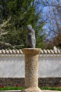 天下黃河貴德清，黃河喺呢度宛如藍色嘅綢緞