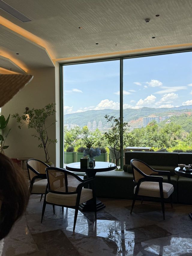 喺版納！同姊妹住到唔想退房嘅酒店！