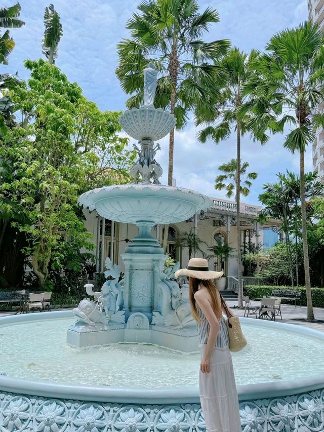 Raffles Hotel Singapore | Most Beautiful Dreamy Blue Fountain⛲
