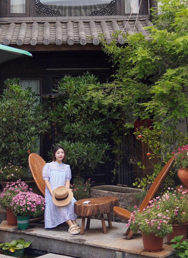 住進麗江古城嘅一個納西小院兒