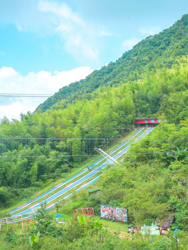 來郴州莽山漂流先別急住走，附近洞穴餐廳正到爆