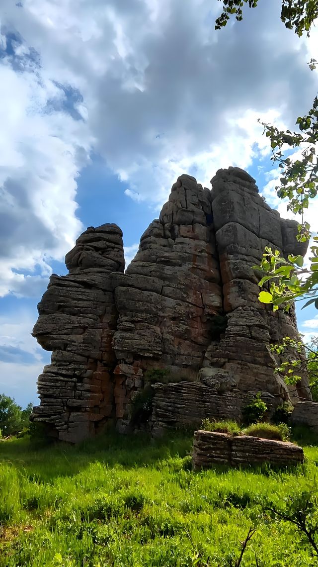 探秘漠河石林景區，邂逅北緯53°的地質奇蹟   在中國最北的邊陲之地，隱藏著一片宛如仙境的神秘石