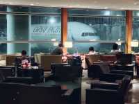 🇭🇰香港機場｜國泰玉衡堂商務艙休息室 今晚搭英航商務艙回倫敦，因為同屬寰宇一家，在香港機場用的是國泰的休息室，毫無疑問選了玉衡堂～