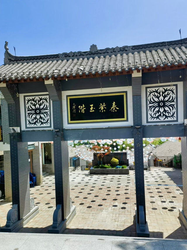 旋律流光：洛南音樂小鎮的夜色微醺