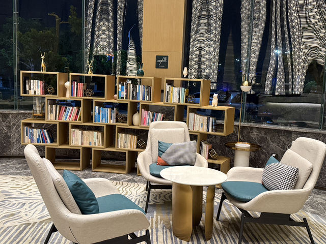 夜宿戴斯溫德姆：在酒店大堂邂逅的質感美學旅拍