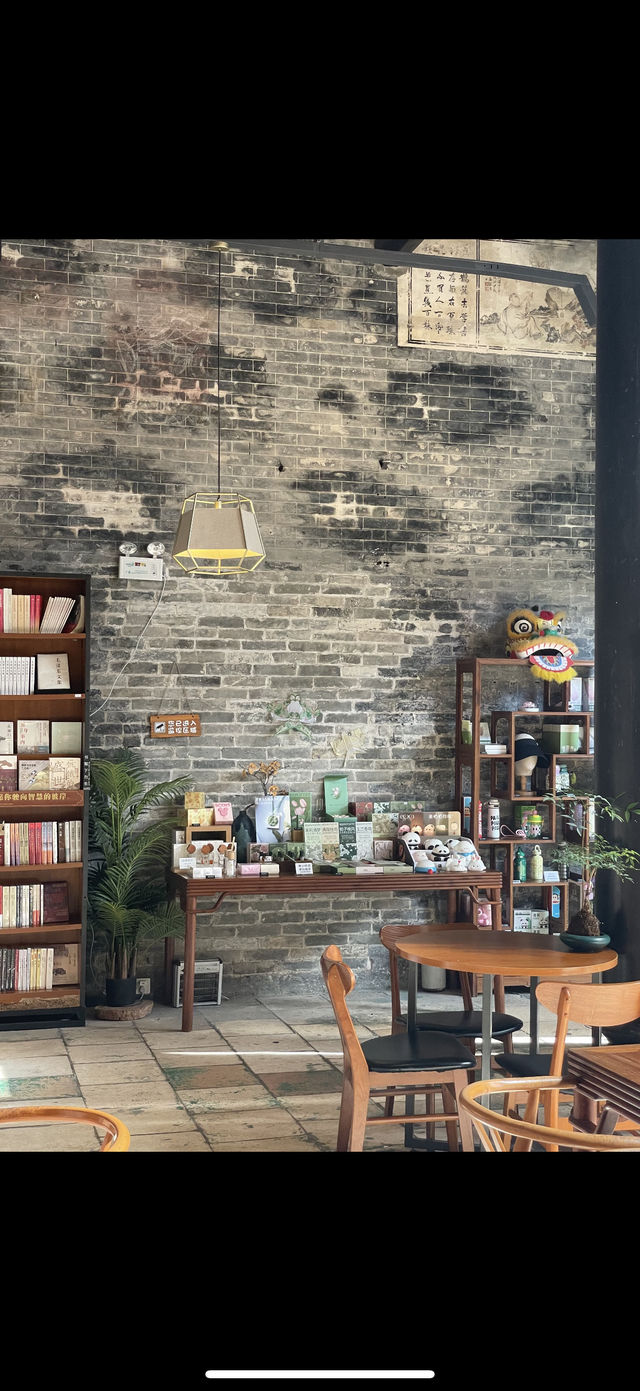 現代建築邂逅湖畔美景