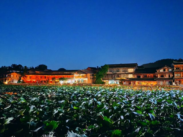 丘北慢時光｜漫步普者黑，在古街屋簷下邂逅詩意雲南  必去理由： 600年古村治癒系慢生活！山水畫