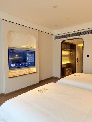 [산웨이 최고의 여행 숙소! 자매들과 저는 루펑의 "지중해" 드림 시티뷰 룸에 묵었습니다.]