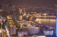 來感受柳州夜景的燈光璀璨，在馬鞍山公園山頂上。