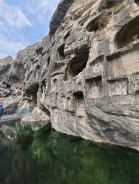 伊闕山水，龍門石窟