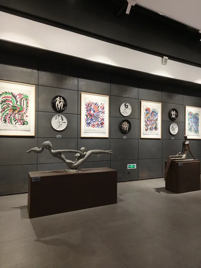 美術館驚現泡泡瑪特 美術館驚現泡泡瑪特