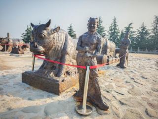 Shanxi｜The Spectacular Tang Dynasty Iron Ox at Pujindu Takes You Through a Millennium