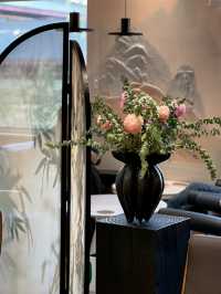 喧鬧小寨暗藏寧靜,在茶無心品淡雅時光