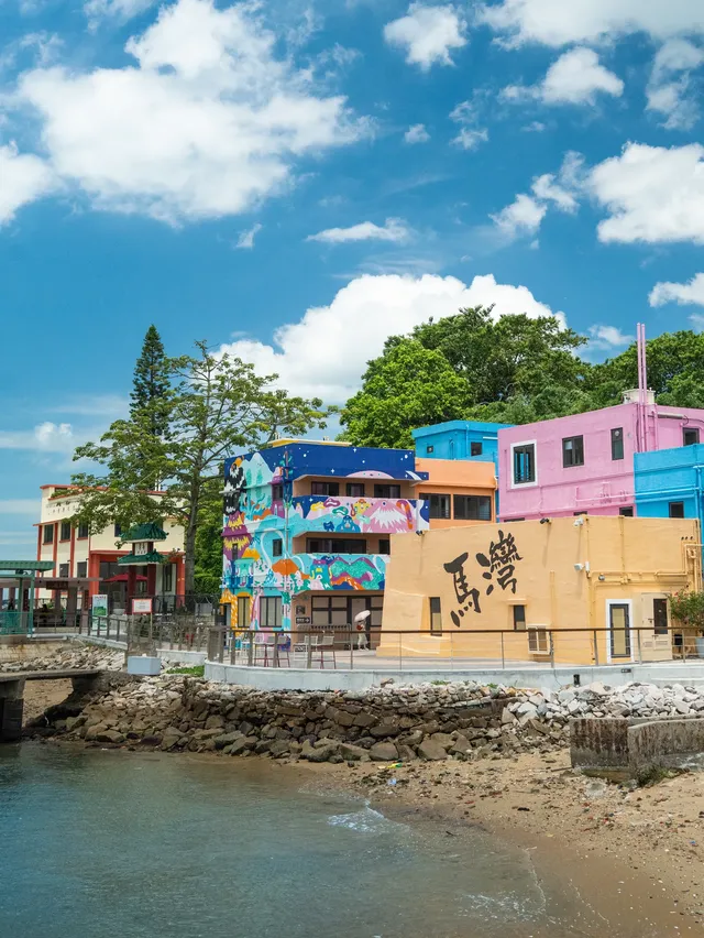 比起堅尼地城,我更愛這個海邊彩色小鎮…. 比起堅尼地城,我更愛這個海邊彩色小鎮….