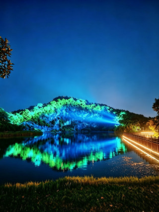 Haiyan Fengyi｜The Ultimate Nightscape in Jiangnan! A Lake Reflection So Beautiful You Won't Want to Leave