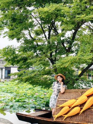 아이와 함께 1시간 동안 산싱두이까지 여행하여 달빛 아래 연못에 몸을 담갔다.