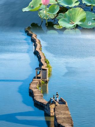 Compared to Suzhou and Hangzhou, I love this low-key dreamlike Jiangnan more