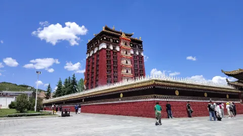 The Milarepa Buddha Pavilion is located in Hezuo City, Amdo Tibetan Autonomous Prefecture, Gansu Province. Its full name is "Amdo Hezuo Milarepa Nine-Story Buddha Pavilion," a rather long name, but it aptly describes its meaning. — traveler post in Amdo County