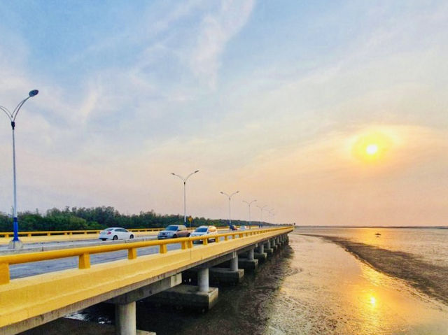 ที่เที่ยวชลบุรี วิวสวย เลียบชายทะเล