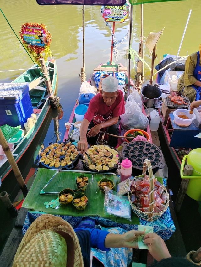 Sunny Day in Klonghae Floating Market 