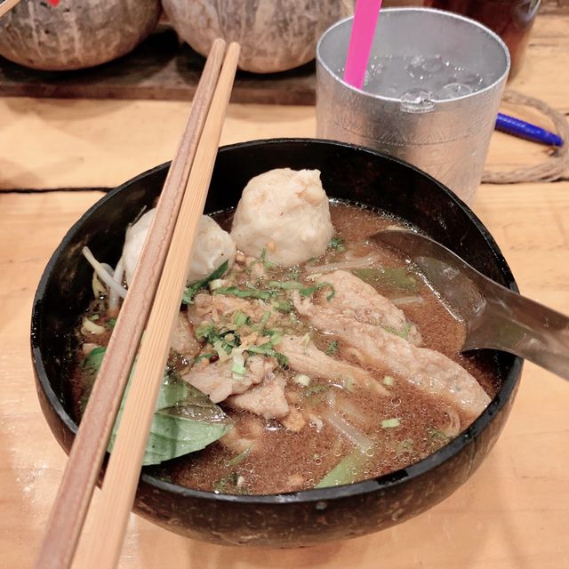 Tong Yum Noodles in Coconut Bowls 🥥