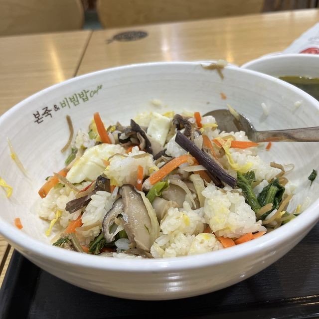 【韓国ソウル・明洞】ビビンバも美味しい朝食におすすめ「本粥＆ビビンバcafe 明洞2号店」