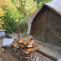 พักผ่อนท่ามกลางธรรมชาติที่ The birder's lodge 