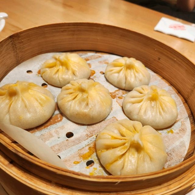 人氣極高蟹粉小籠包