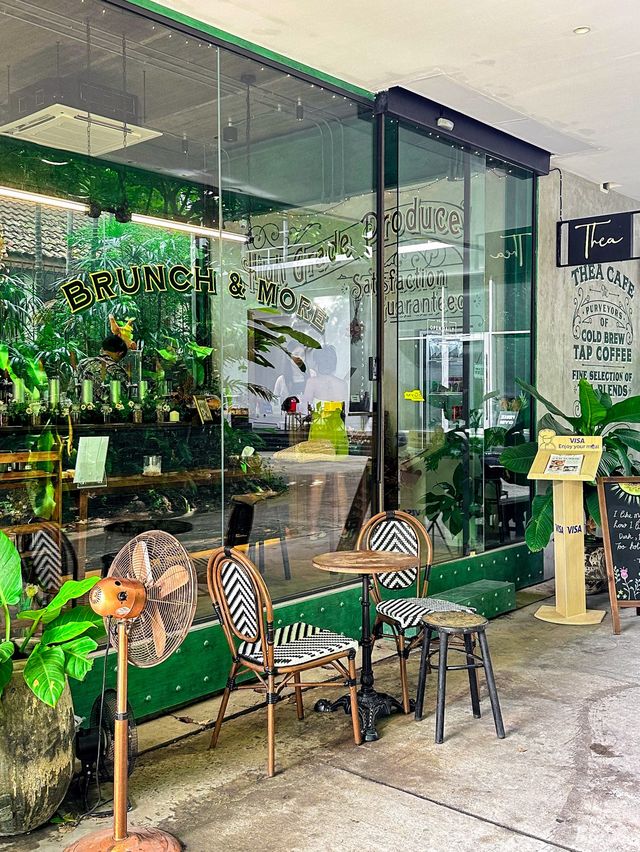 방콕 I 도심 속 휴양지, 플랜테리아 카페 “Thea cafe”