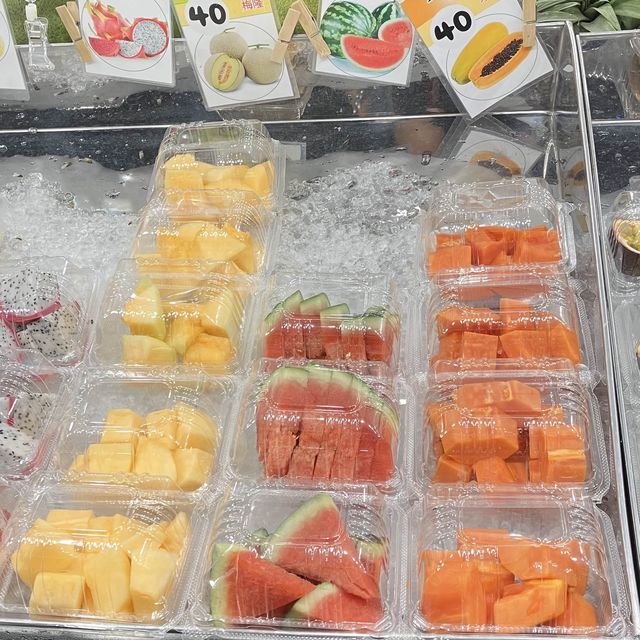Food market at Ploen RueDee 
