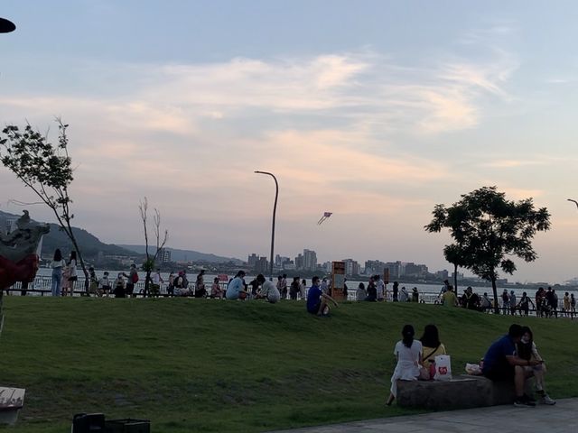 🌅 淡水：夕陽美景，等你來欣賞！🌊🌟