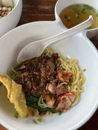 ร้านบะหมี่ร้านดังย่านนครนายก โดยโหน่ง ชะชะช่า