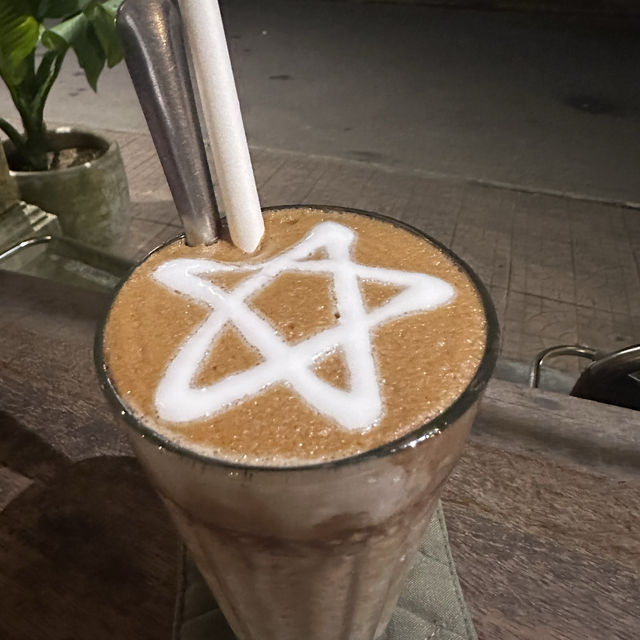 “ベトナム”ホイアンの素敵カフェ“Cộng Cafe”
