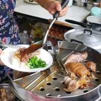 ก๋วยเตี๋ยวป้าปุ๊ ขาหมูฮ่องเต้เฮียแมน สารภี 